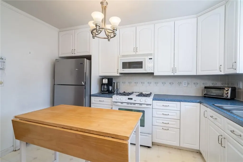 27 Hildreth Place Yonkers NY 10704