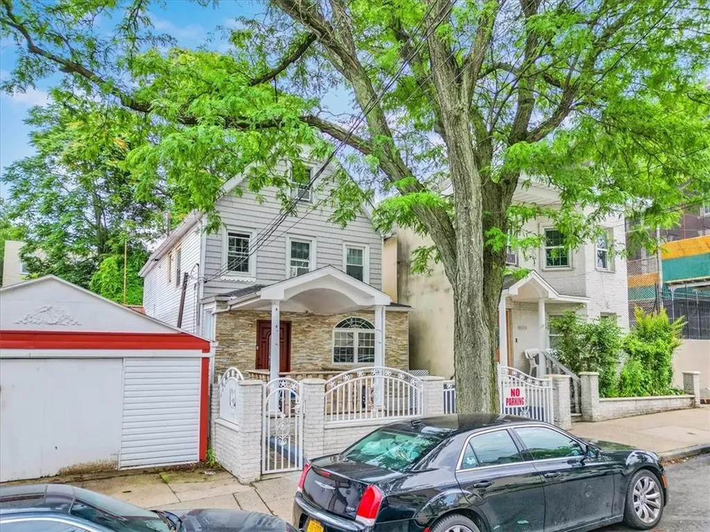 4568 Carpenter Avenue Bronx NY 10470