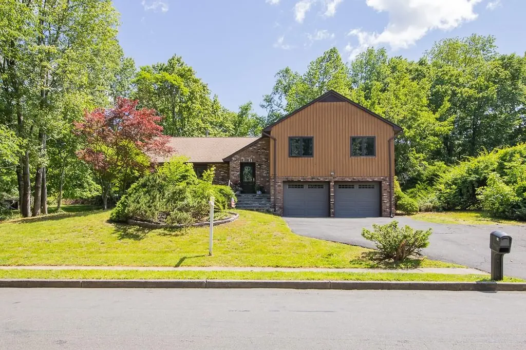 10 Azalea Drive Nanuet NY 10954