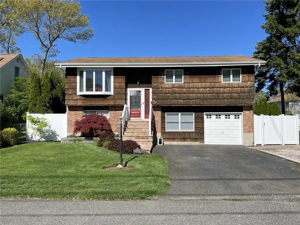 409 Mccall Avenue West Islip NY 11795
