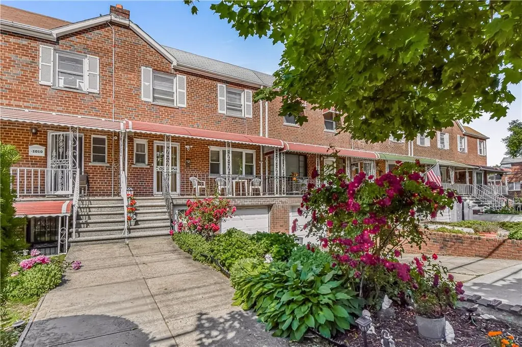 1008 Balcom Avenue Bronx NY 10465