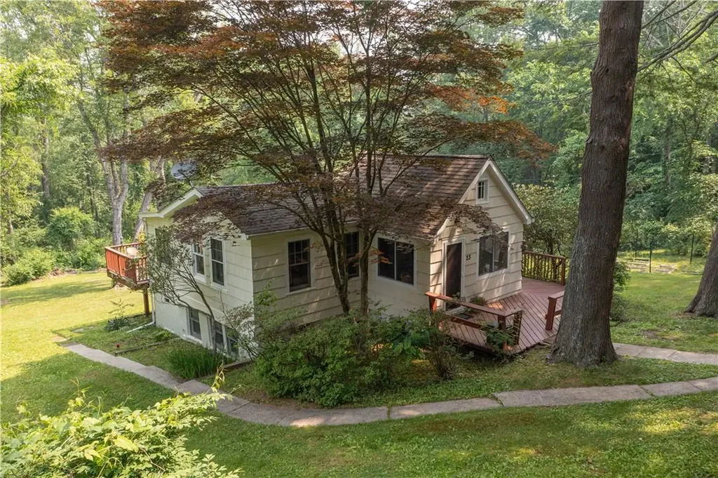 23 Hillside Avenue Goldens Bridge NY 10526