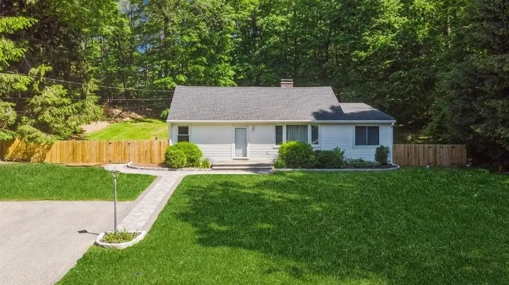 1528 Sylvan Road Mohegan Lake NY 10547