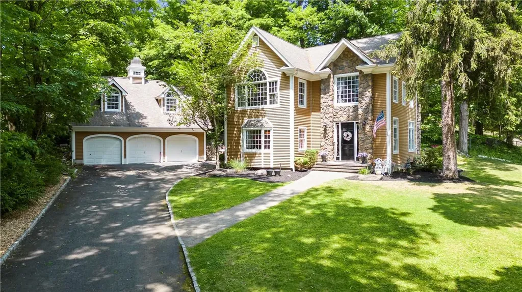27 Lake Road Suffern NY 10901