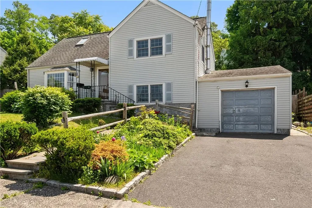 198 Pembrook Drive Yonkers NY 10710