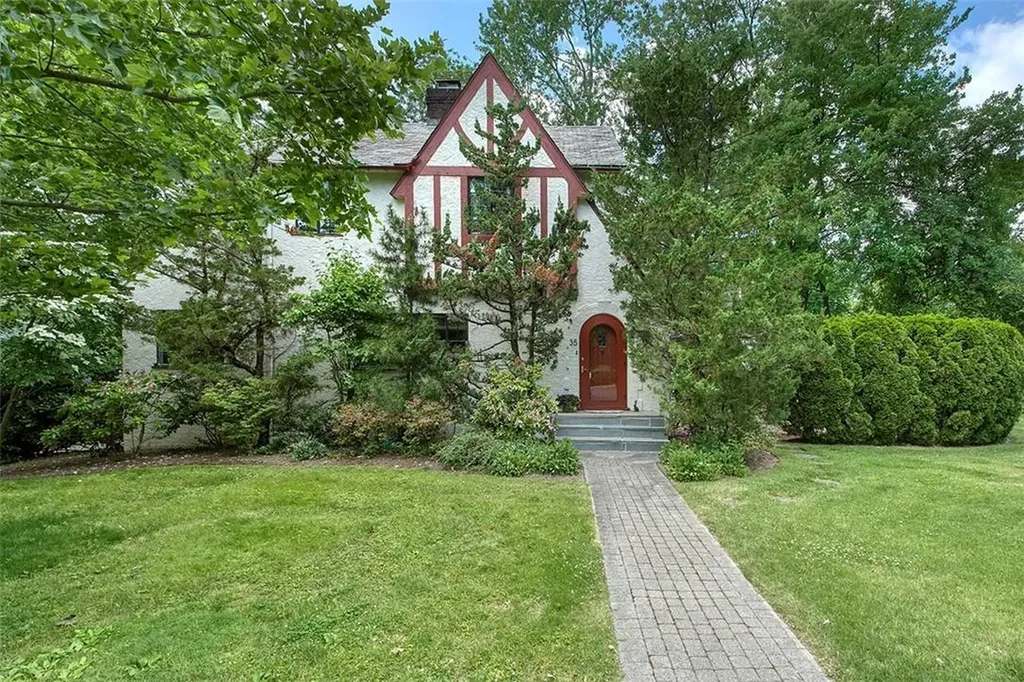 35 Valley Road Scarsdale NY 10583