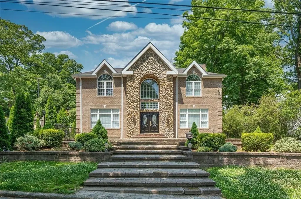 81 Somerset Drive Yonkers NY 10710