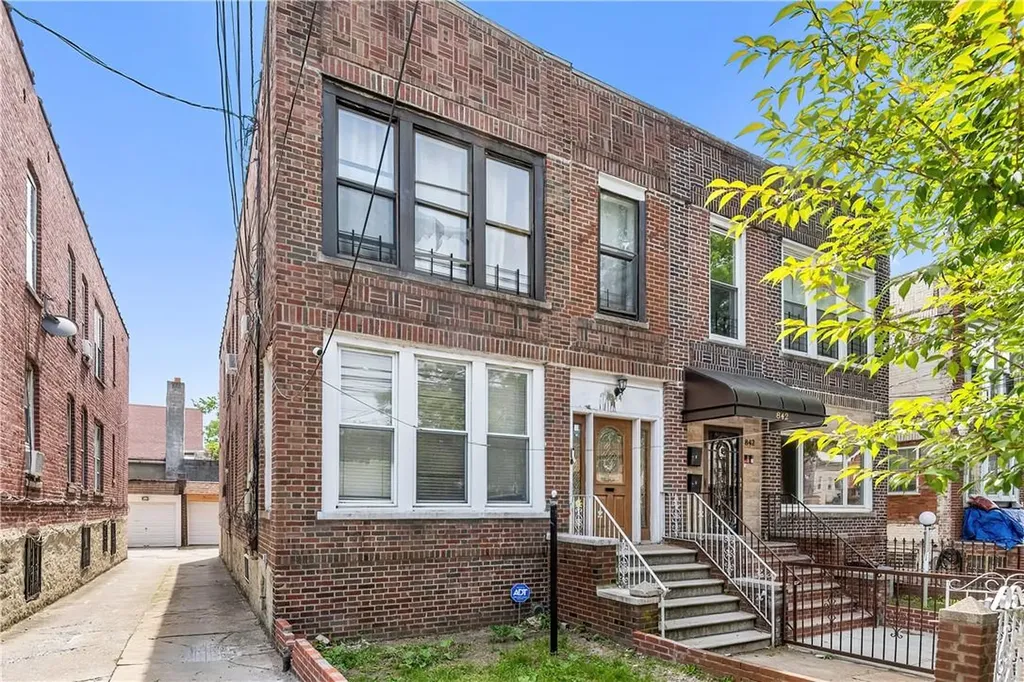 844 E 222nd Street Bronx NY 10467