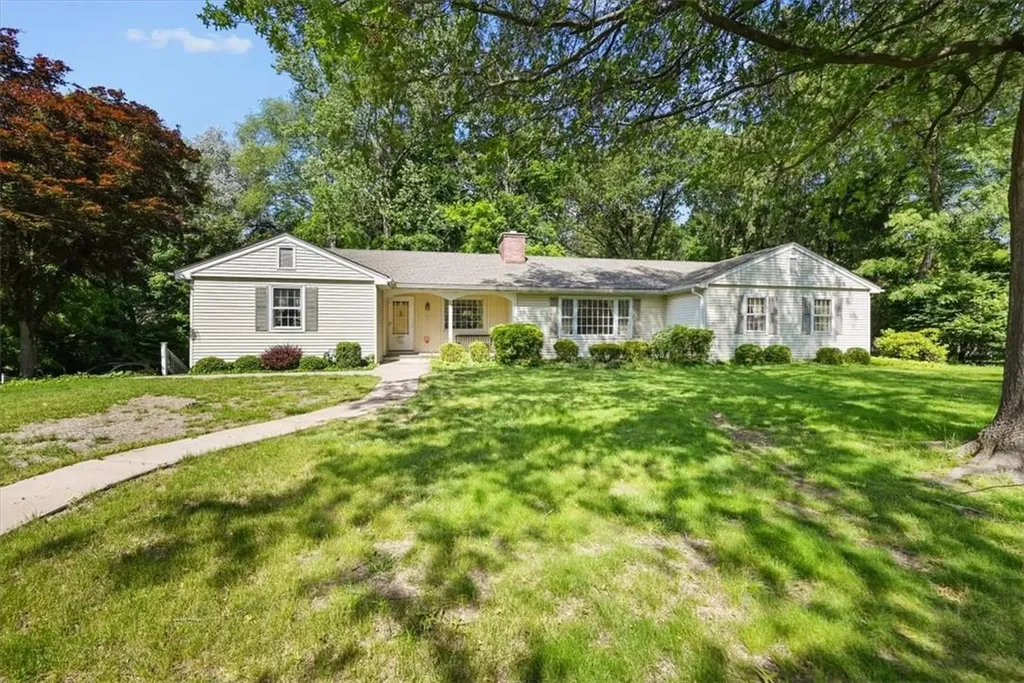 28 Thornwood Drive Poughkeepsie NY 12603