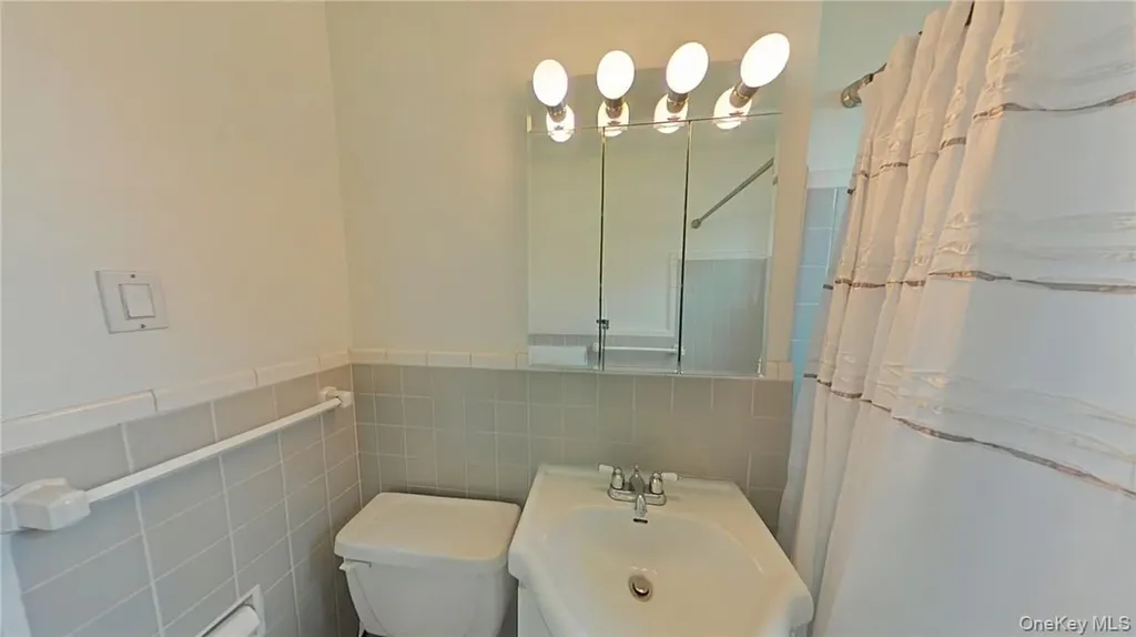 5645 Netherland Avenue Bronx NY 10471