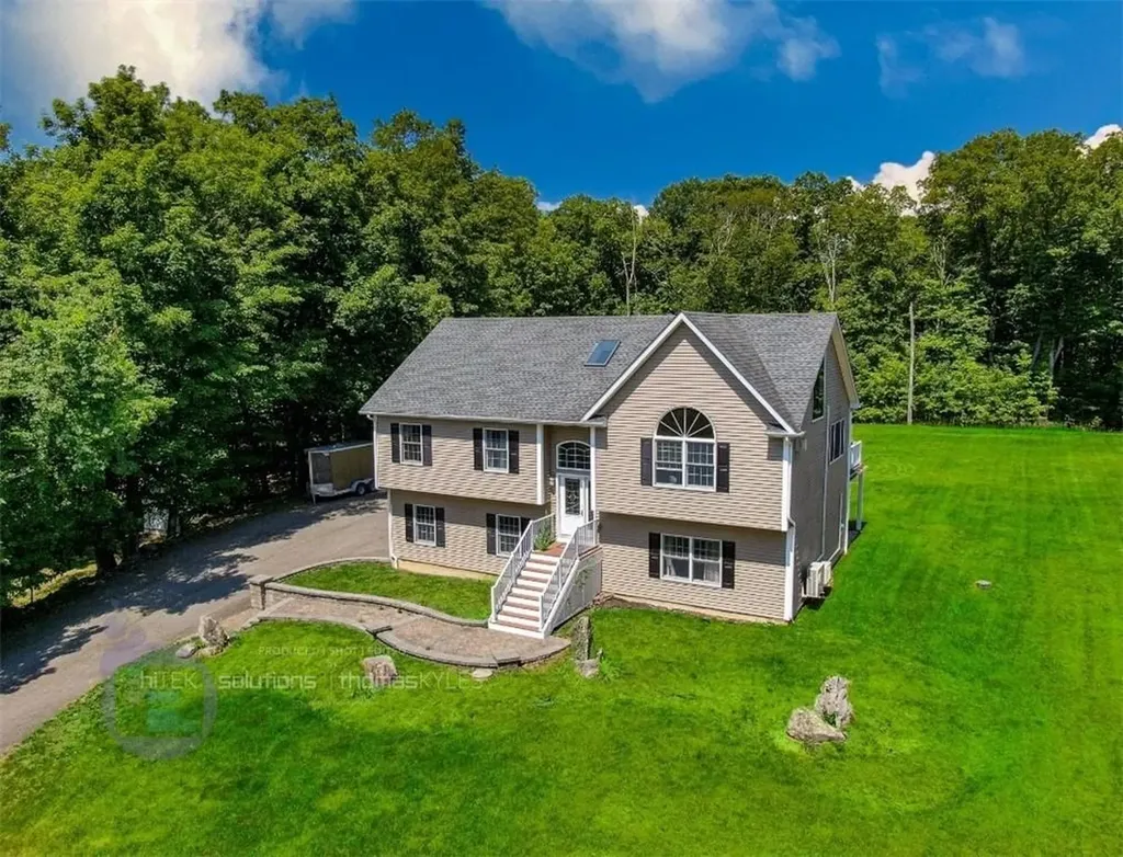 19 Fair Oaks Road Middletown NY 10940