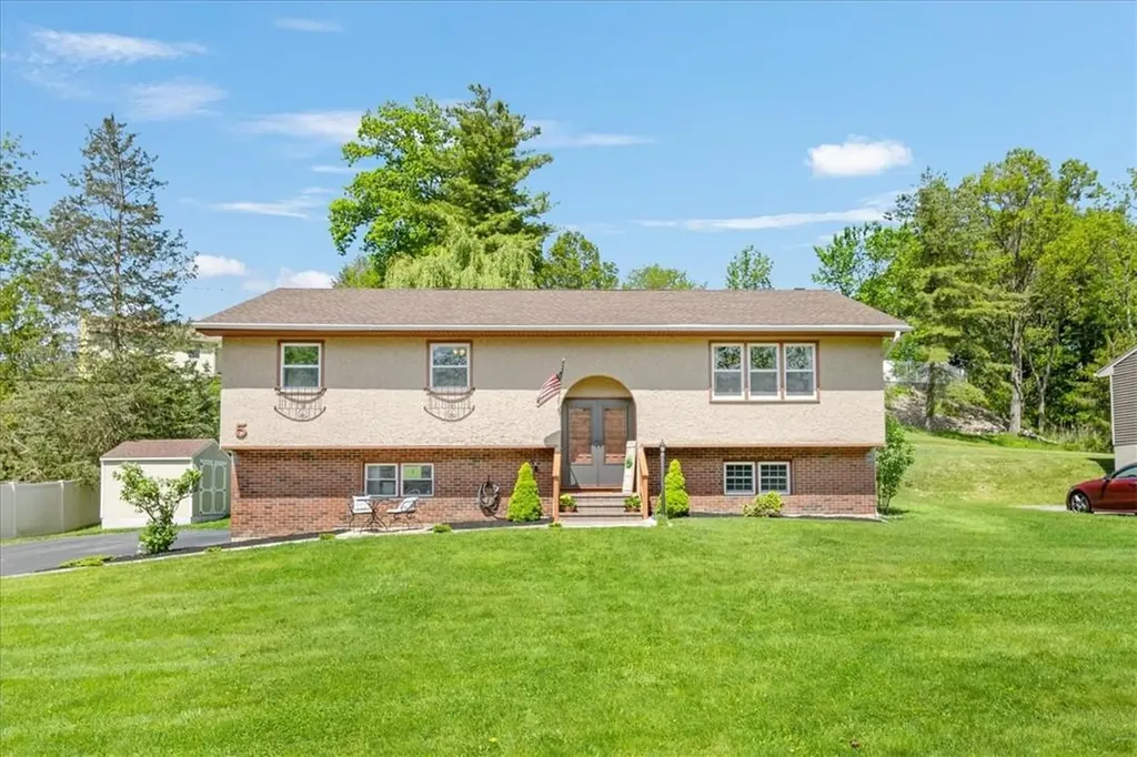 5 Bird Lane Poughkeepsie NY 12603