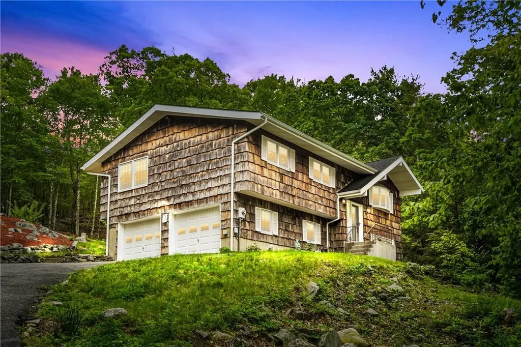 15 Crescent Lane Putnam Valley NY 10579