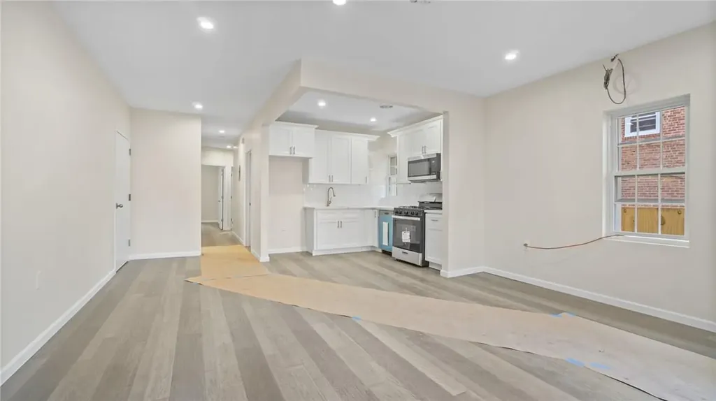 3721 Pratt Avenue Bronx NY 10466