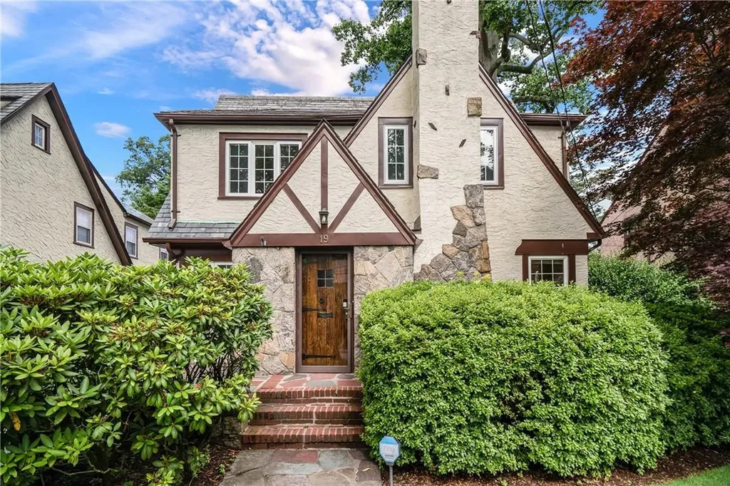 19 Hamilton Road Scarsdale NY 10583