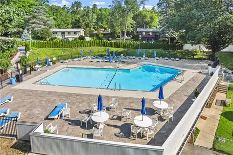 1516 Fox Glen Drive Hartsdale NY 10530
