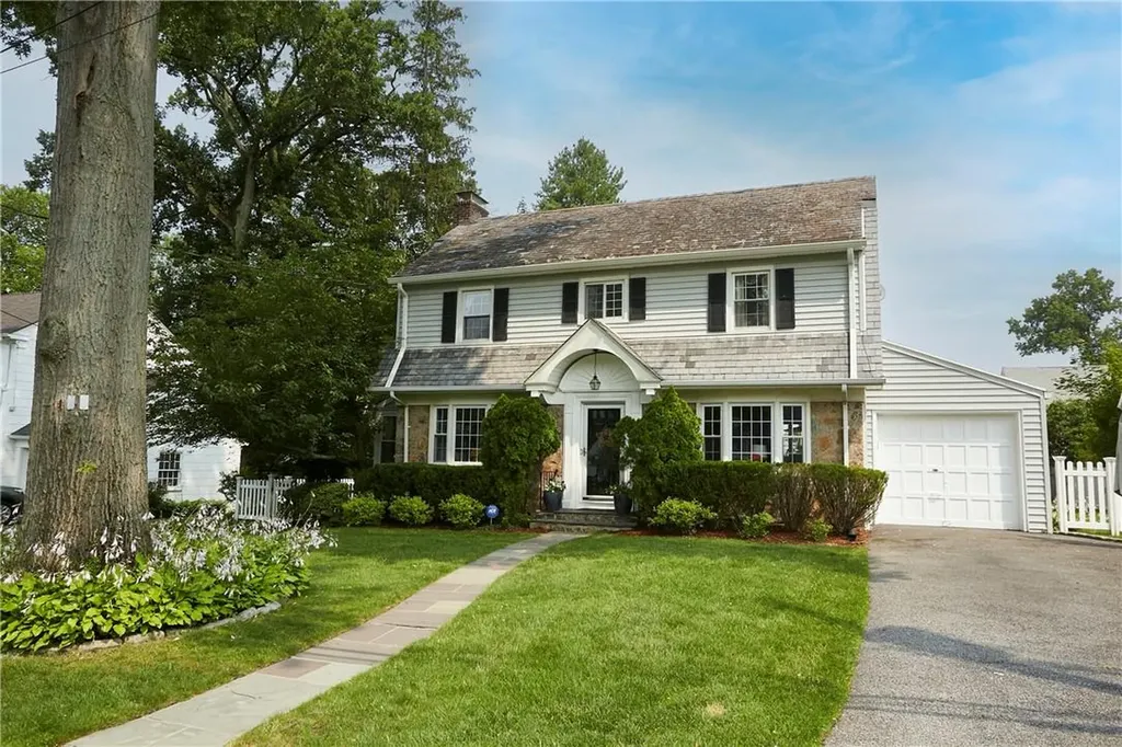135 Rosehill Avenue New Rochelle NY 10804