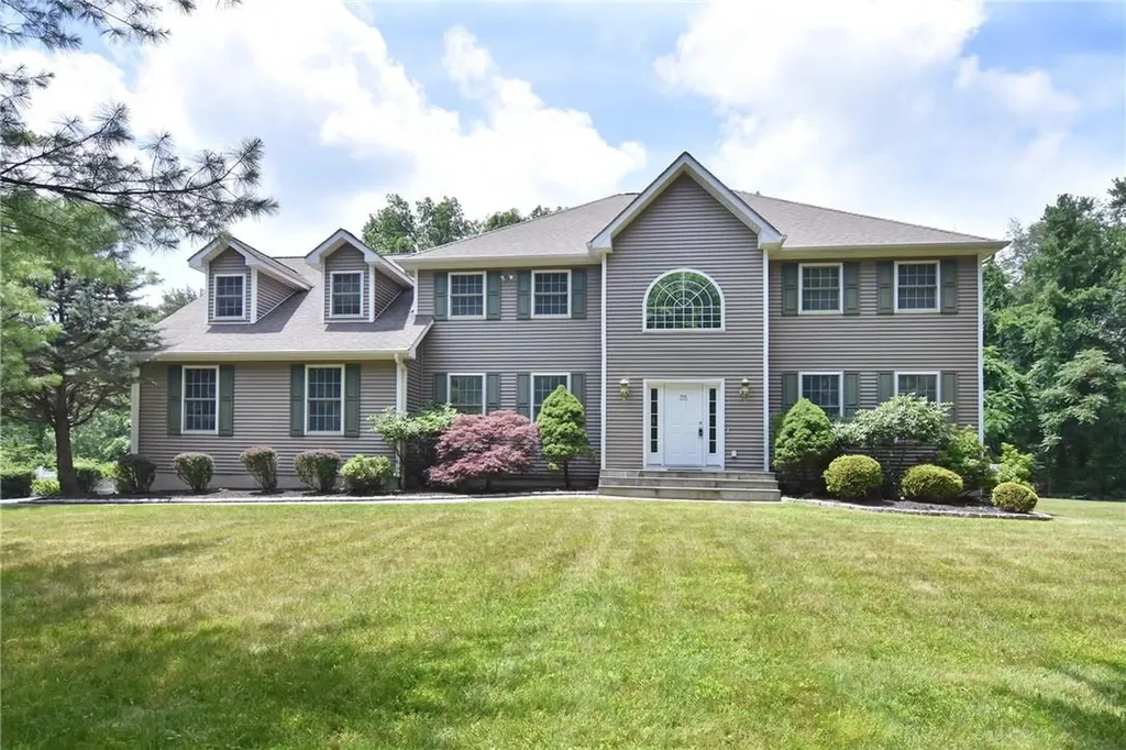 35 Strawberry Fields Lane Mahopac NY 10541