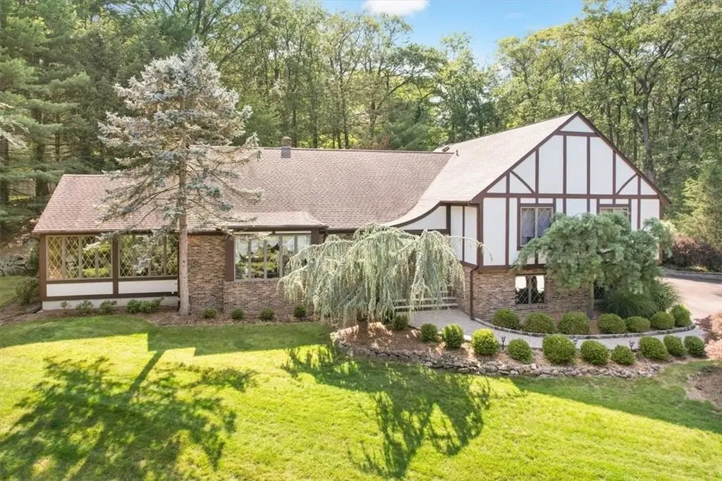 4 Tomkins Ridge Road Tomkins Cove NY 10986