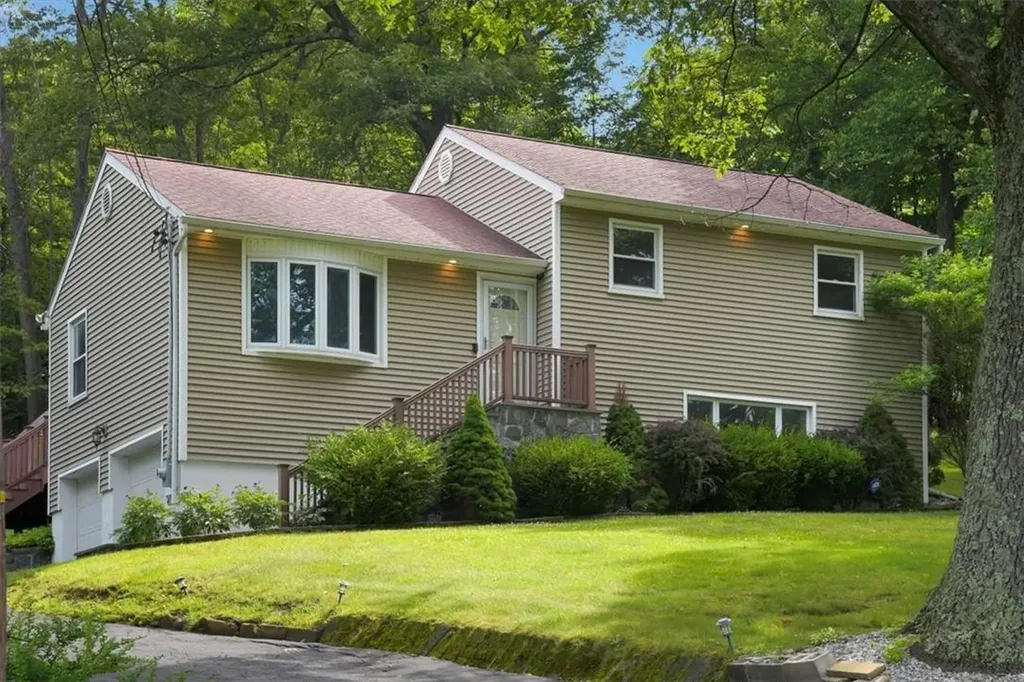 3905 Eleanor Drive Mohegan Lake NY 10547