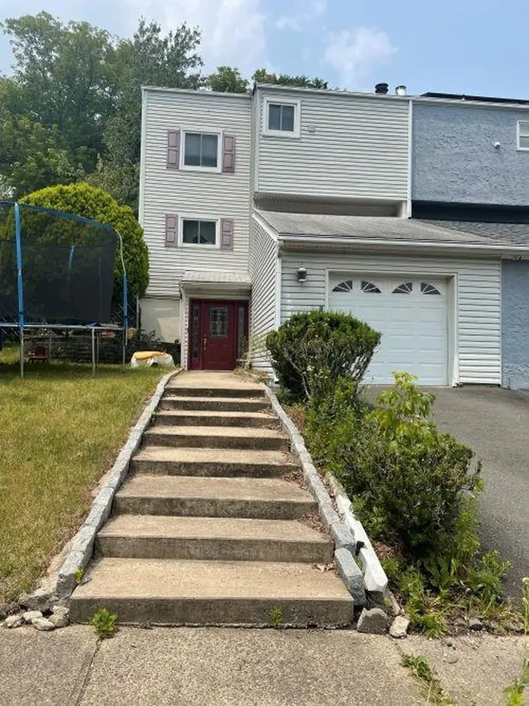 27 Albacon Road Nanuet NY 10954