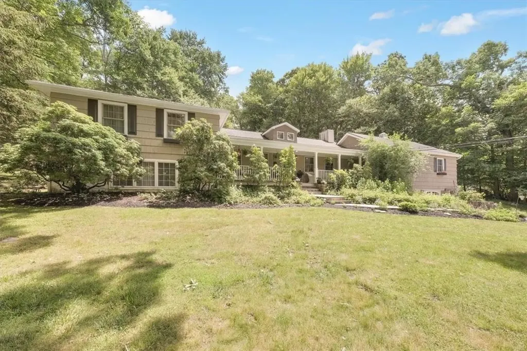 8 Macaulay Road Katonah NY 10536