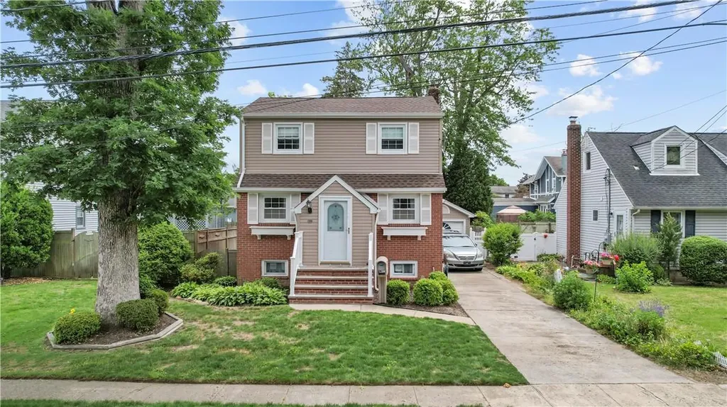 662 Bermuda Road West Babylon NY 11704