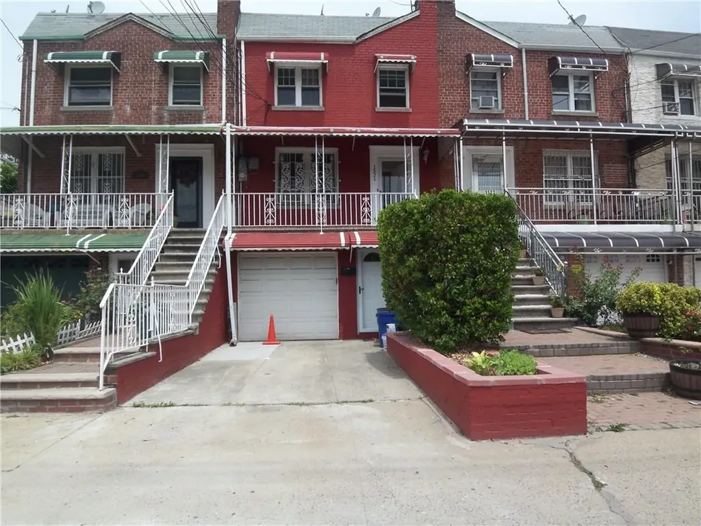 1521 Hammersley Avenue Bronx NY 10469