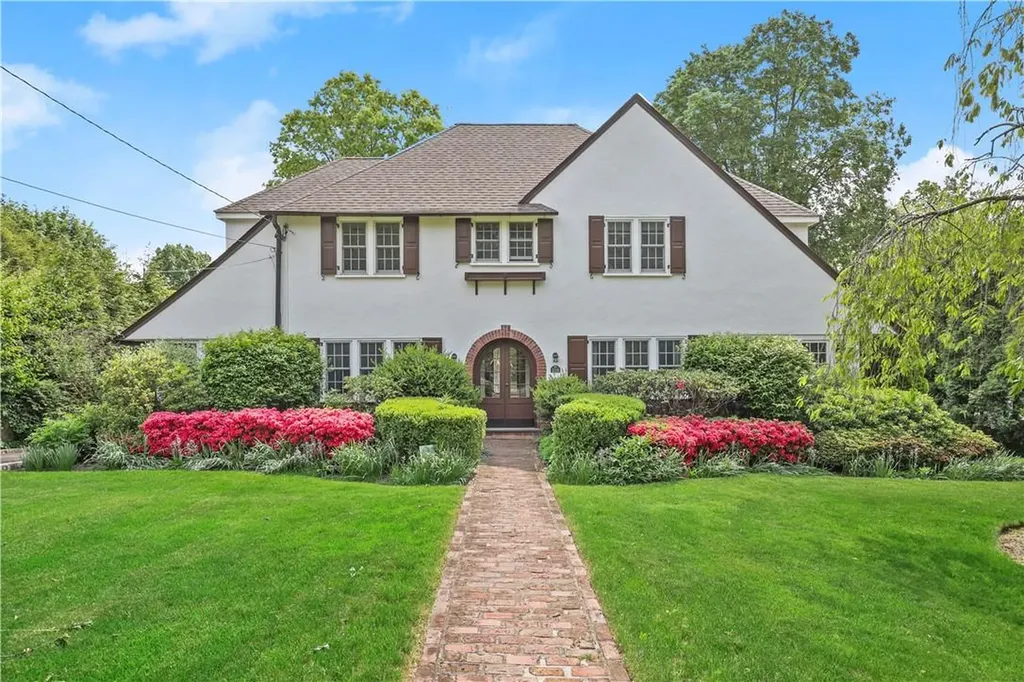 158 Pondfield Road W Bronxville NY 10708
