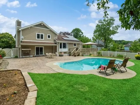8 Thornberry Way Poughkeepsie NY 12603