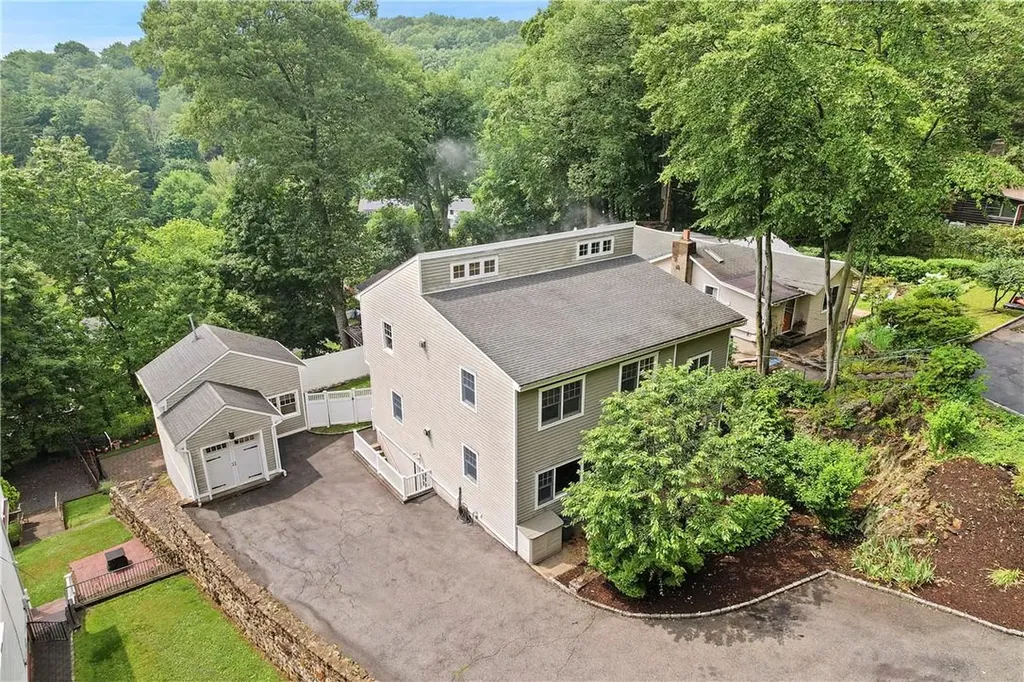 40 Lake Shore Drive Pleasantville NY 10570