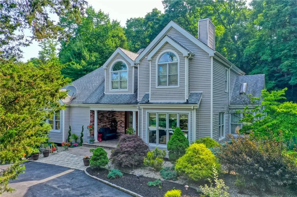 37 Coachlight Drive Poughkeepsie NY 12603