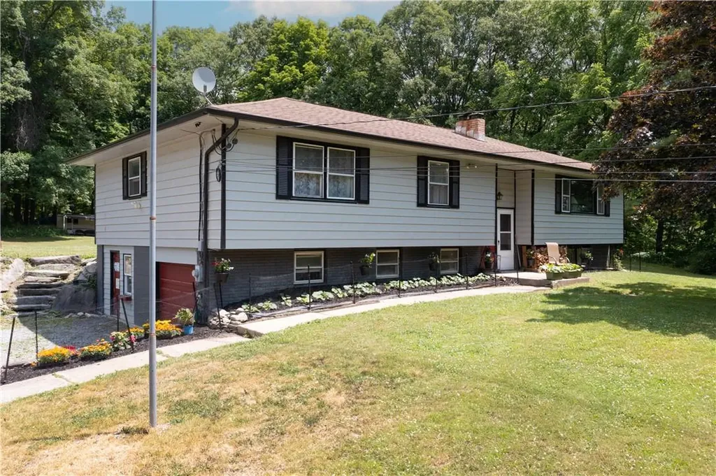 81 S Quaker Lane Hyde Park NY 12538