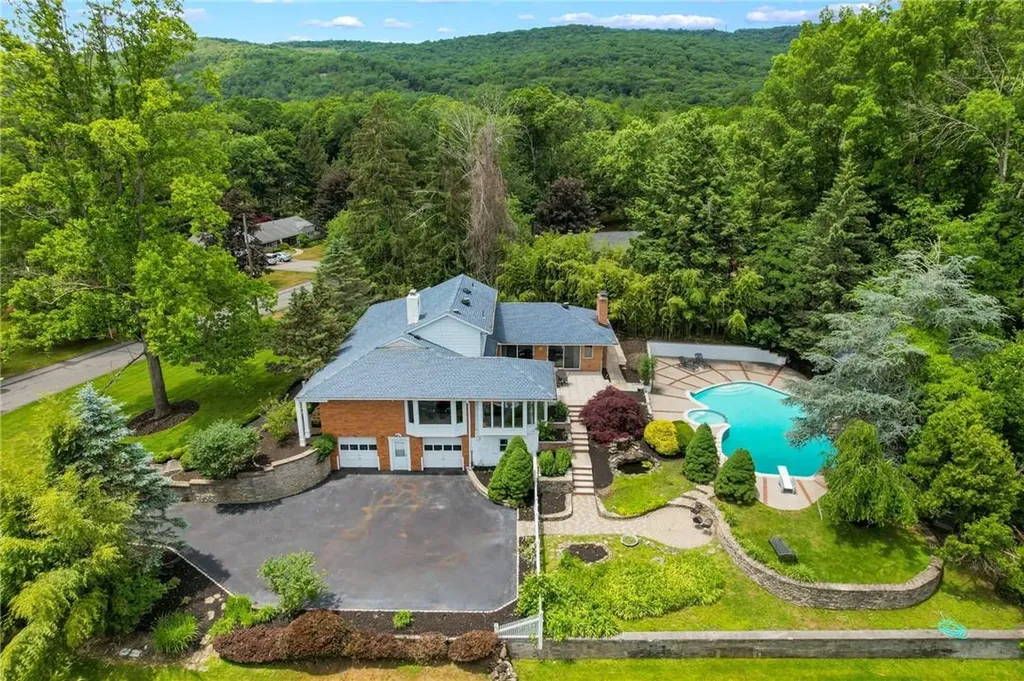 21 Orchard Circle Suffern NY 10901