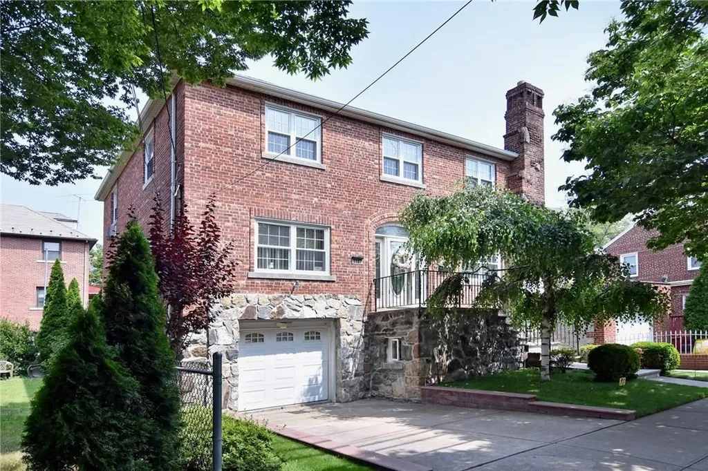 1187 Rhinelander Avenue Bronx NY 10461