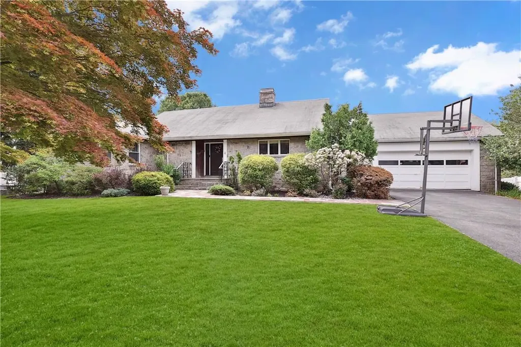 4 Clover Road Valhalla NY 10595