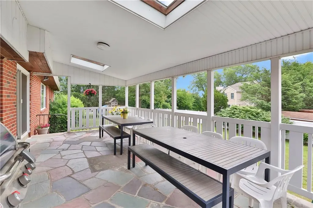 4 Clover Road Valhalla NY 10595