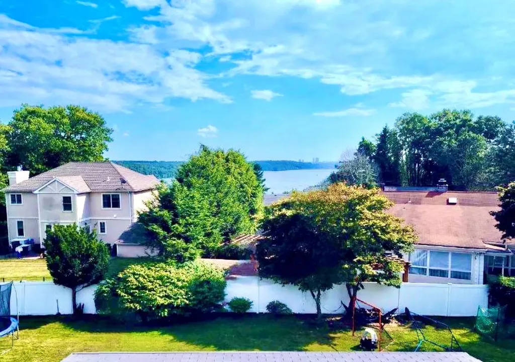 4 Clover Road Valhalla NY 10595