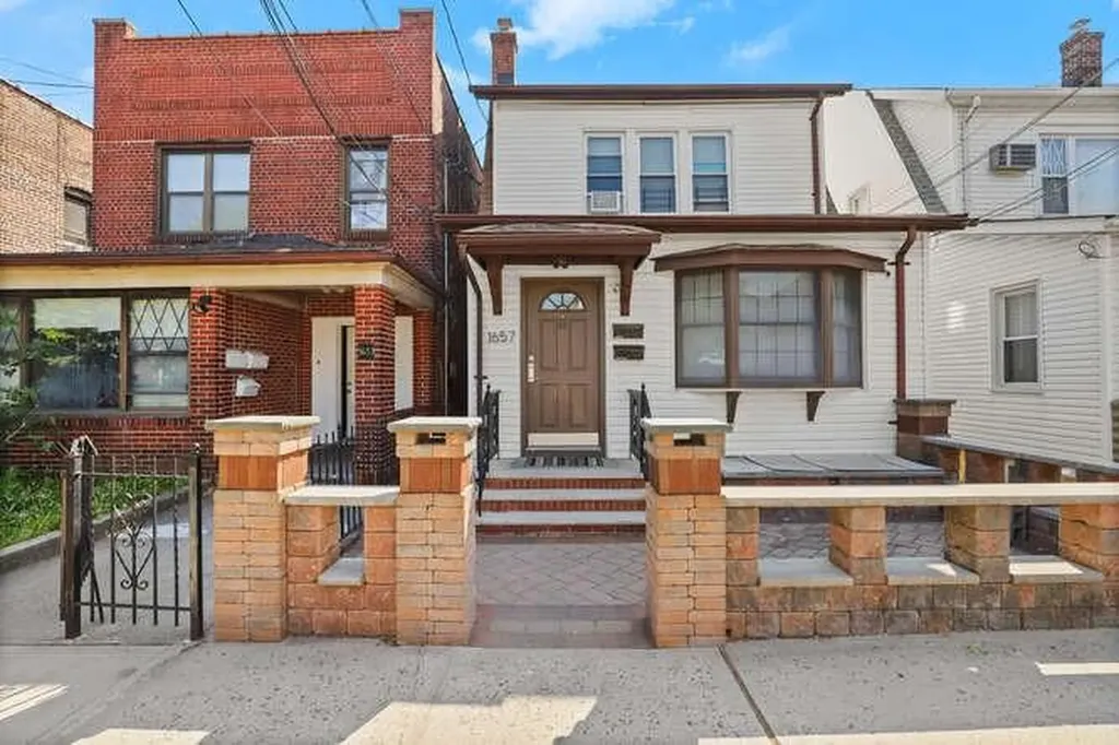 1657 Tomlinson Avenue Bronx NY 10461