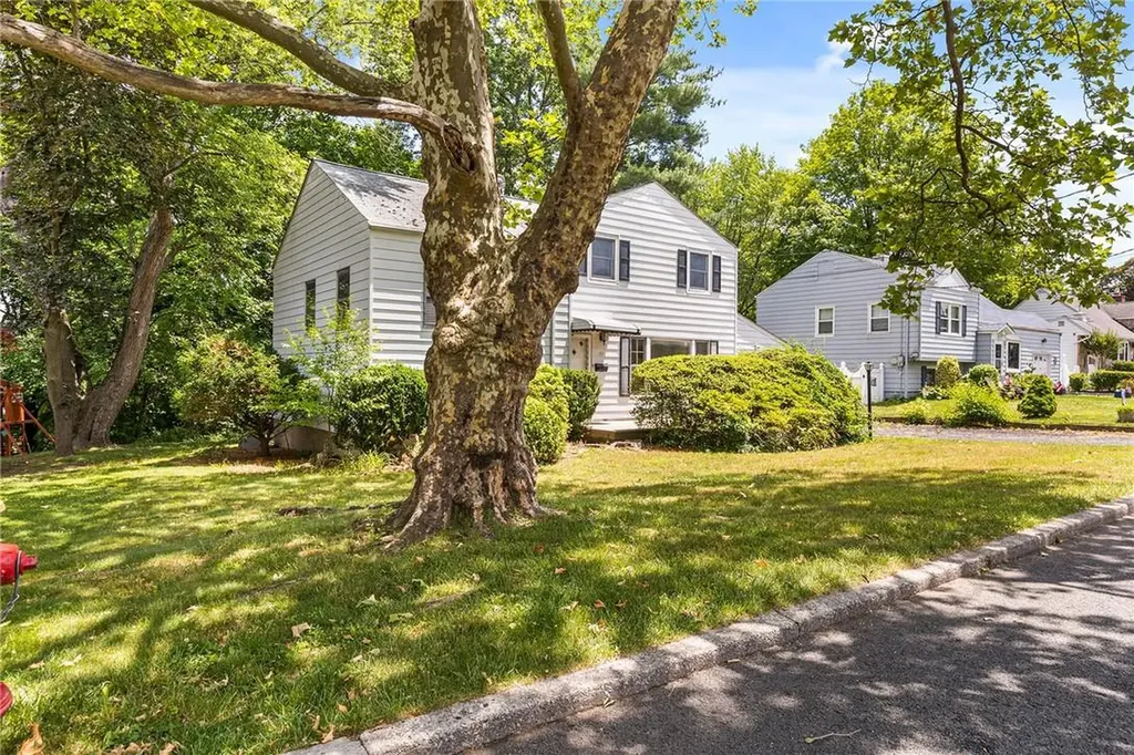21 Kincaid Drive Yonkers NY 10710