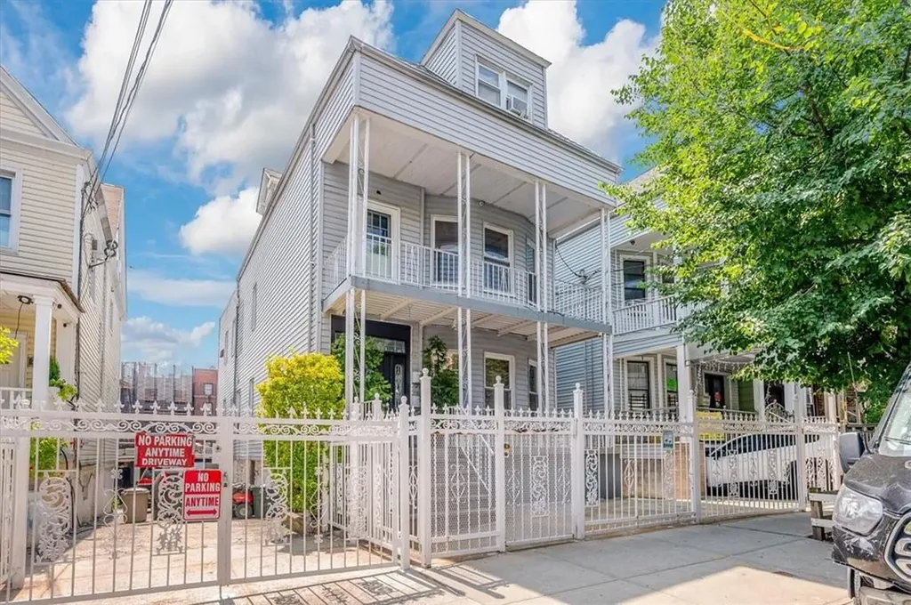 2798 Morris Avenue Bronx NY 10468