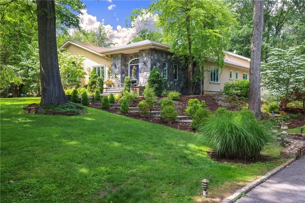 74 Whippoorwill Road E Armonk NY 10504