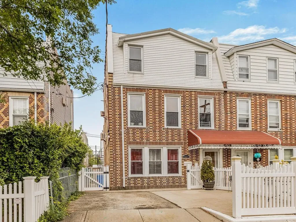 241 Calhoun Avenue Bronx NY 10465