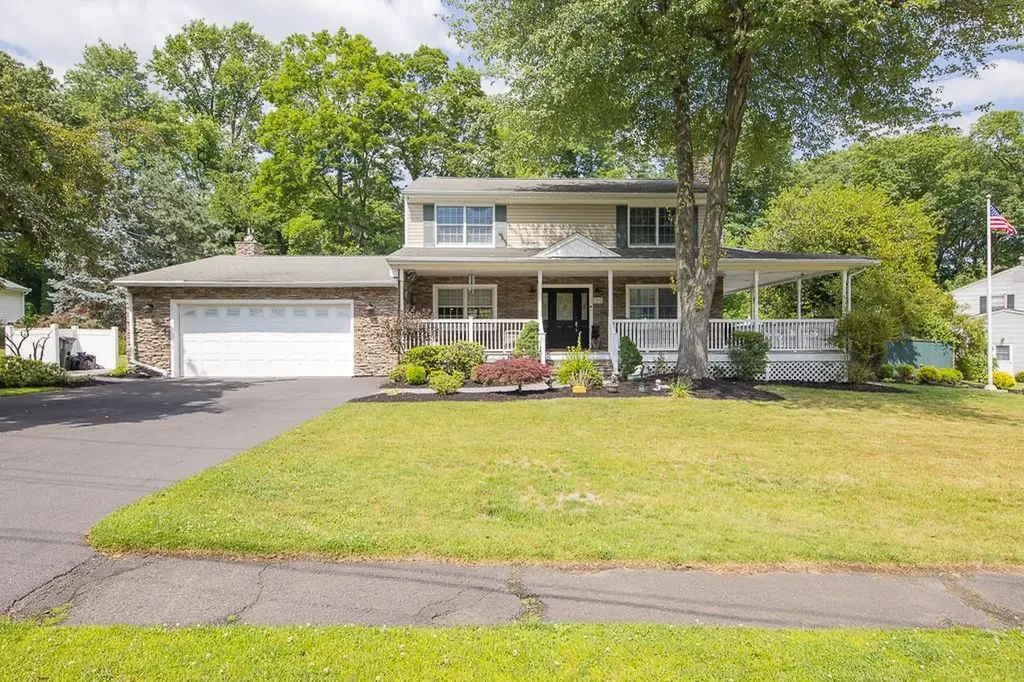 33 Sandra Lane Pearl River NY 10965