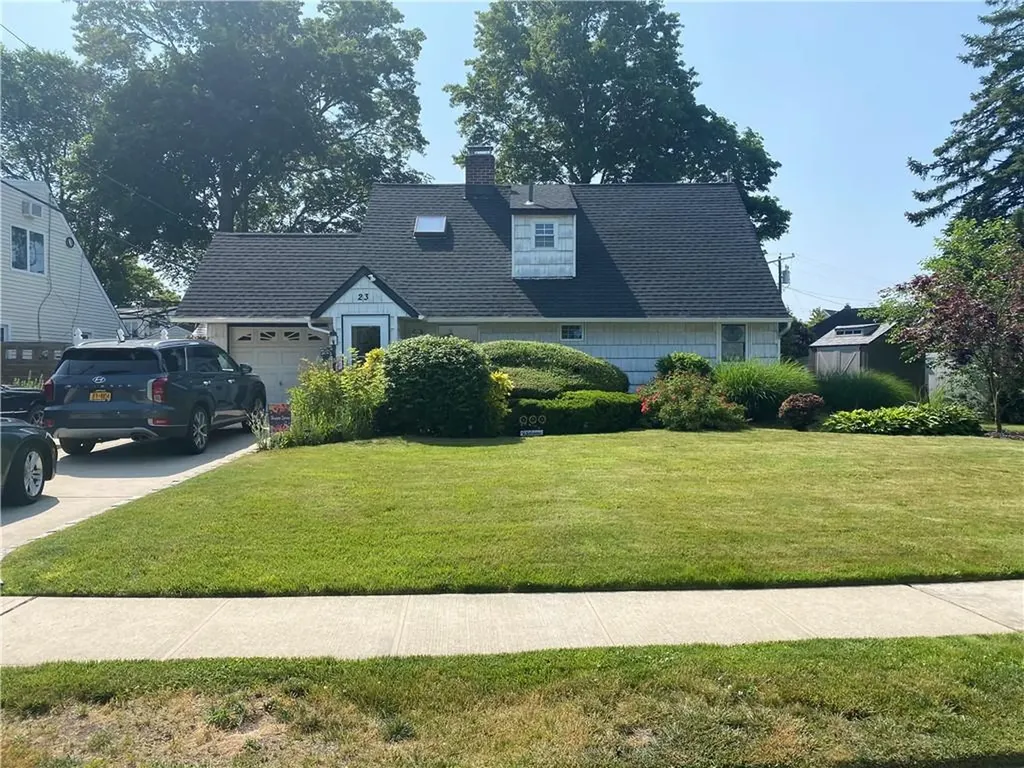 23 Kingfisher Road Levittown NY 11756