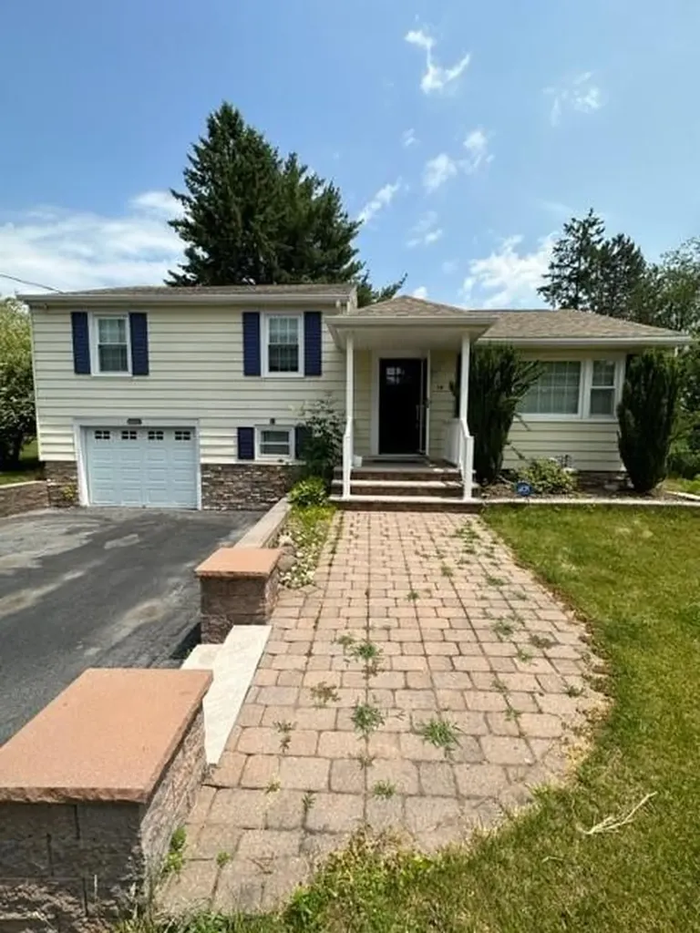 14 Apple Lane Middletown NY 10940