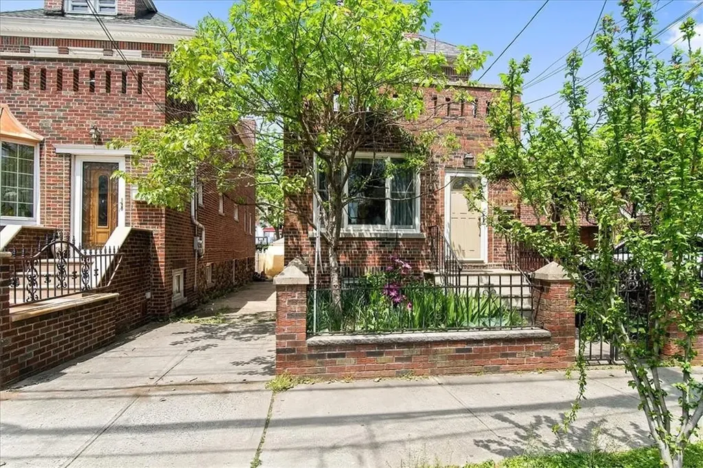 1167 Rhinelander Avenue Bronx NY 10461