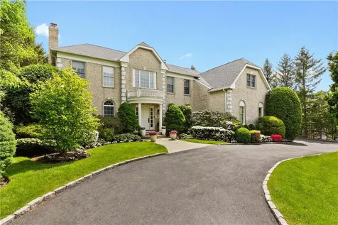 32 Paddock Road White Plains NY 10605