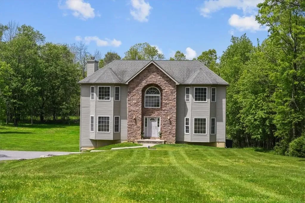 171 Gardnerville Road New Hampton NY 10958