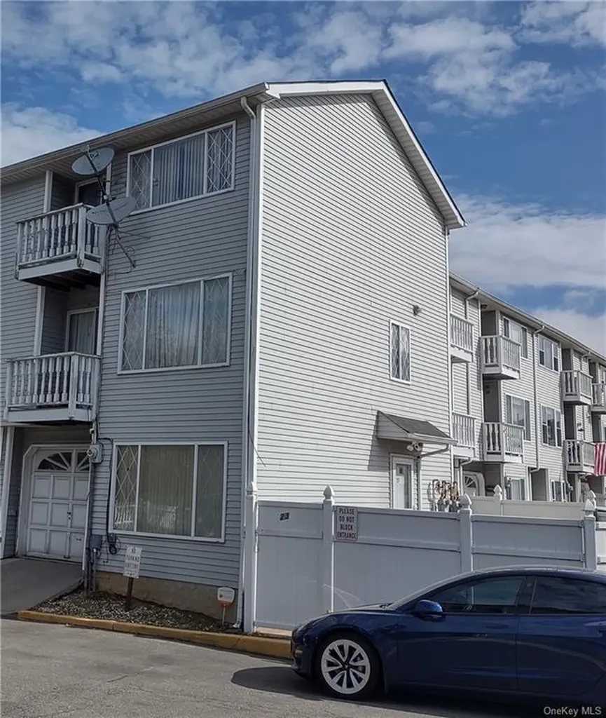 23 Simmons Loop Staten Island NY 10314